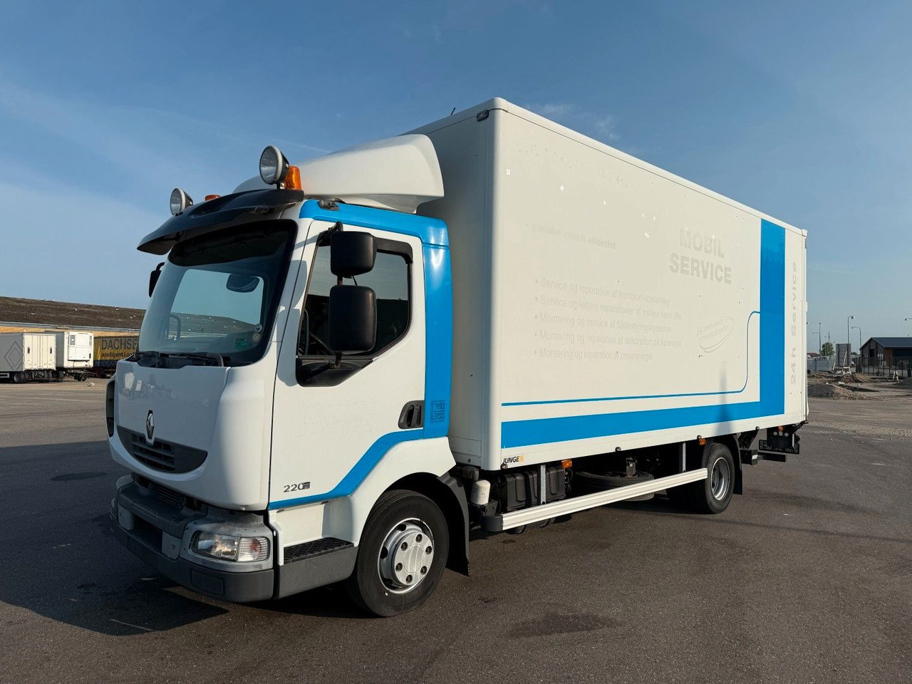 Renault Midlum 220 DXI 4x2 6.0 Box / Koffer - Camión caja cerrada: foto 1 Renault Midlum 220 DXI 4x2 6.0 Box / Koffer - Camión caja cerrada: foto 1
