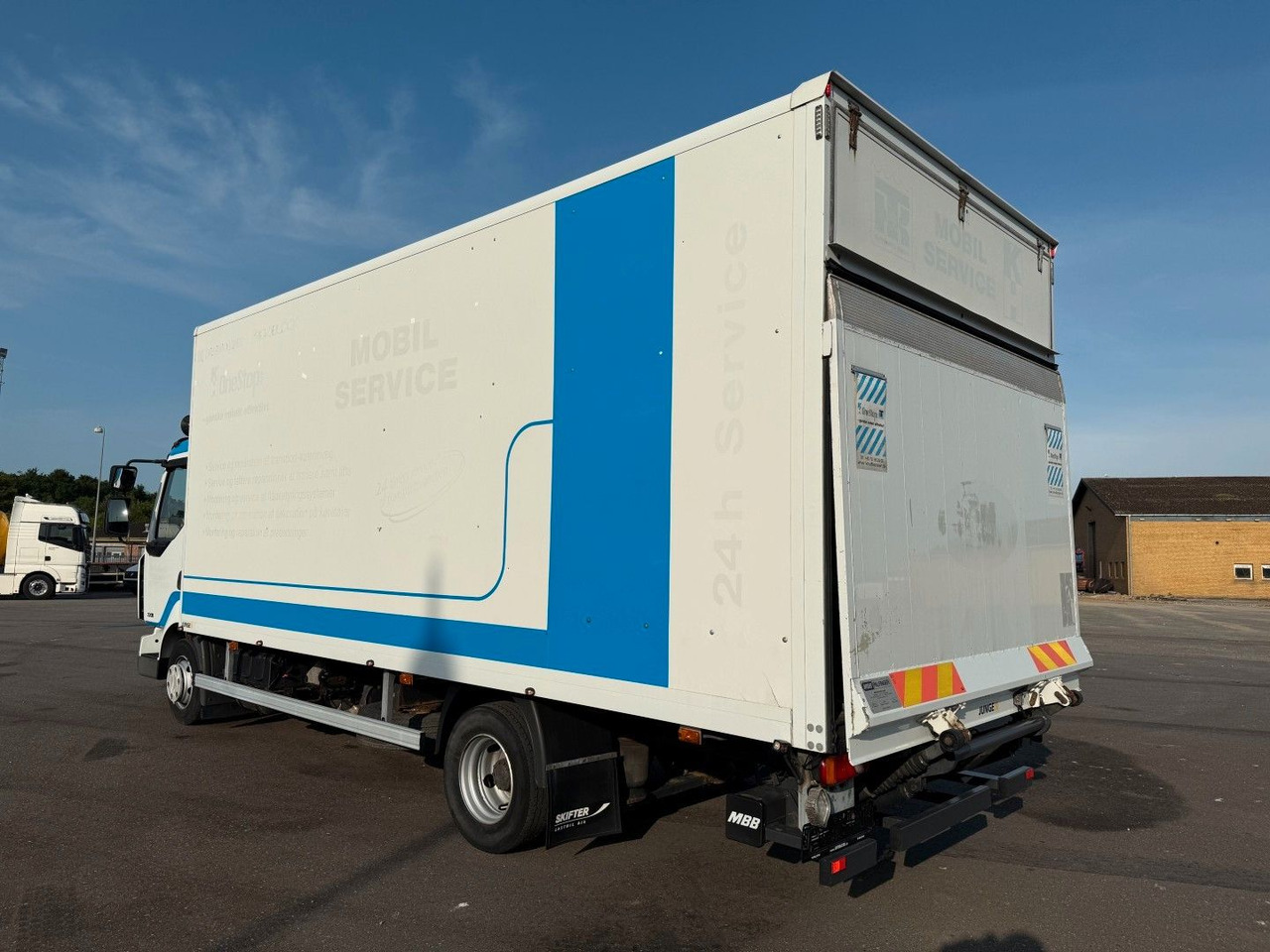 Renault Midlum 220 DXI 4x2 6.0 Box / Koffer - Camión caja cerrada: foto 4 Renault Midlum 220 DXI 4x2 6.0 Box / Koffer - Camión caja cerrada: foto 4