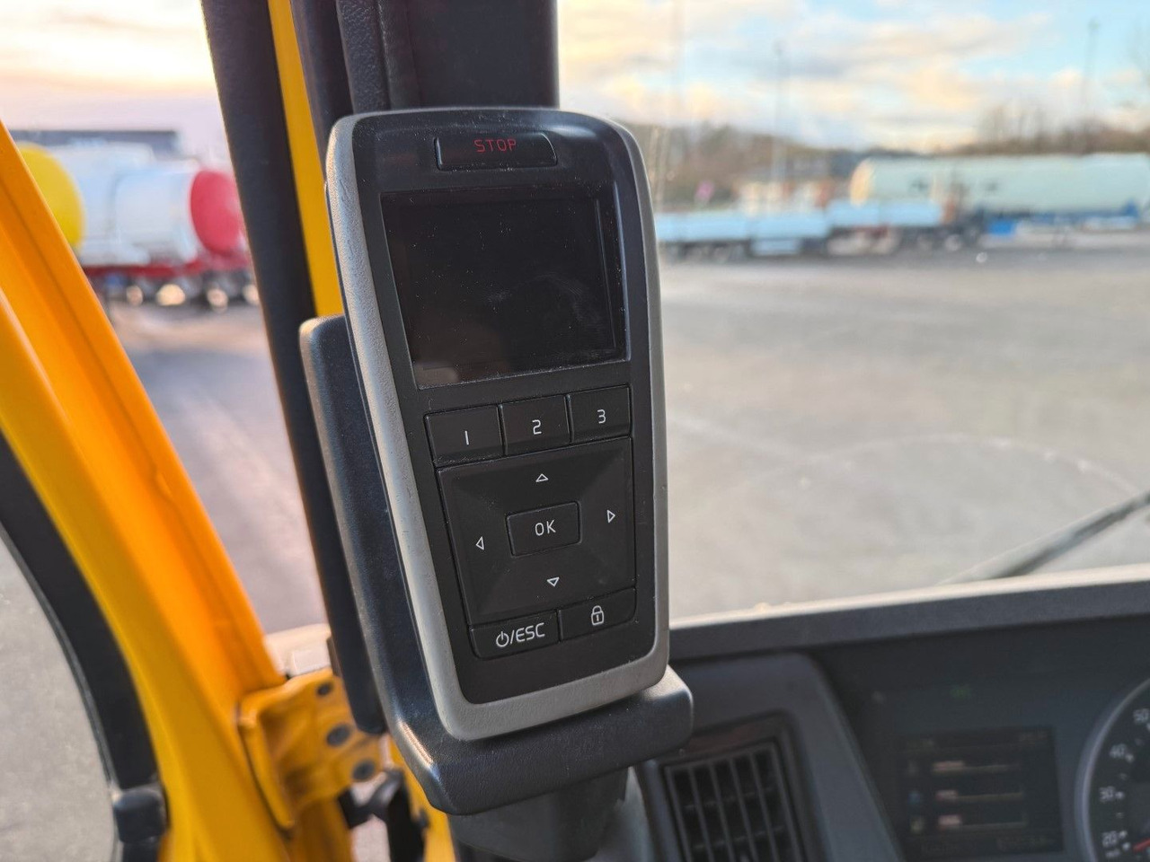 Volquete camión Volvo FMX500 8x4/4 Steel tipper Volvo FMX500 8x4/4 Steel tipper / Kipper: foto 16 Volquete camión Volvo FMX500 8x4/4 Steel tipper Volvo FMX500 8x4/4 Steel tipper / Kipper: foto 16