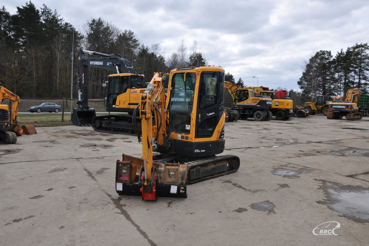 Hyundai R25Z-9AK - Miniexcavadora: foto 1 Hyundai R25Z-9AK - Miniexcavadora: foto 1