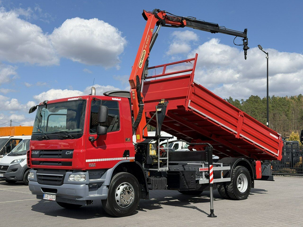DAF CF 75.310 HDS Palfinger PK 11001-K Rotator Wywrot dł-525cm - Volquete camión, Camión grúa: foto 1 DAF CF 75.310 HDS Palfinger PK 11001-K Rotator Wywrot dł-525cm - Volquete camión, Camión grúa: foto 1