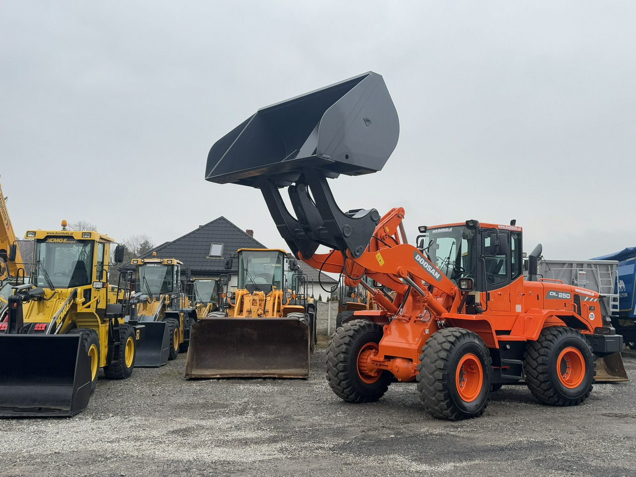 Doosan DL250 14,5Ton Łyżka Wysokiego Wysypu !!! - Cargadora de ruedas: foto 2 Doosan DL250 14,5Ton Łyżka Wysokiego Wysypu !!! - Cargadora de ruedas: foto 2