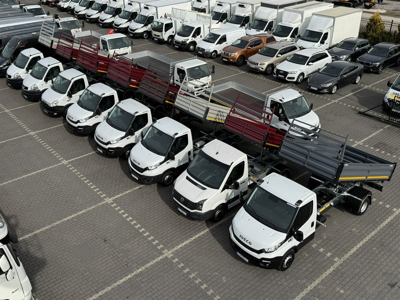 Iveco Daily 35C14 - Volquete furgoneta: foto 1 Iveco Daily 35C14 - Volquete furgoneta: foto 1