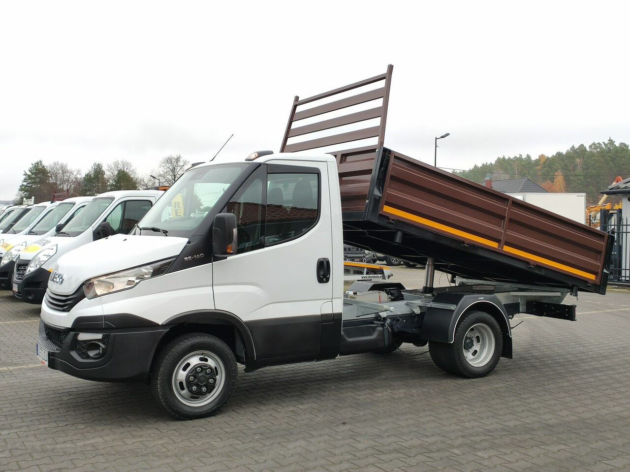 Iveco Daily 35C14 - Volquete furgoneta: foto 1 Iveco Daily 35C14 - Volquete furgoneta: foto 1