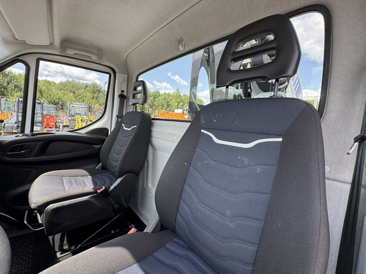 Camión con plataforma elevadora Iveco Daily 35S14: foto 28