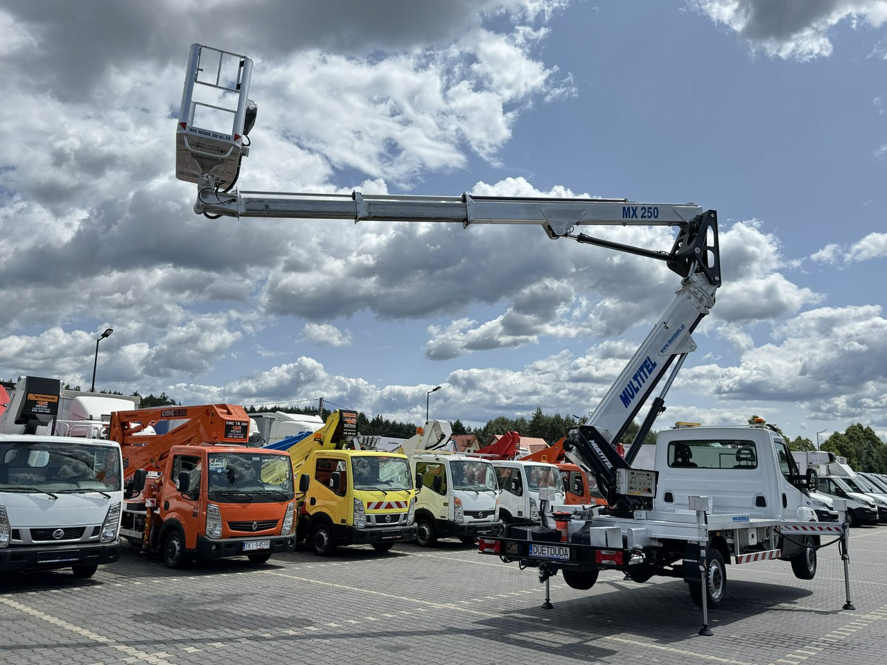 Camión con plataforma elevadora Iveco Daily 35S14: foto 22