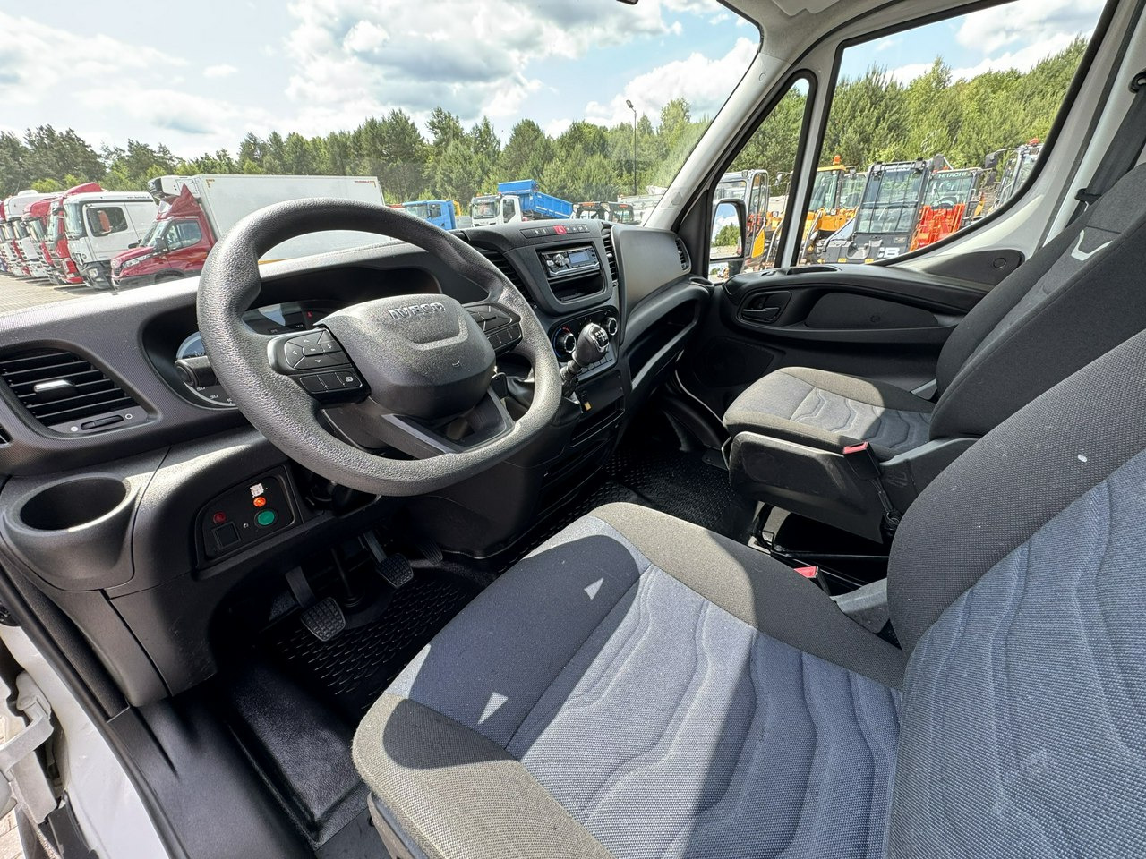 Camión con plataforma elevadora Iveco Daily 35S14: foto 25