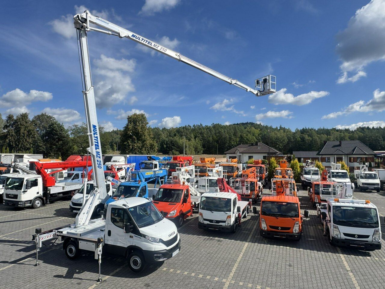 Iveco Daily 35S14 - Camión con plataforma elevadora: foto 1 Iveco Daily 35S14 - Camión con plataforma elevadora: foto 1