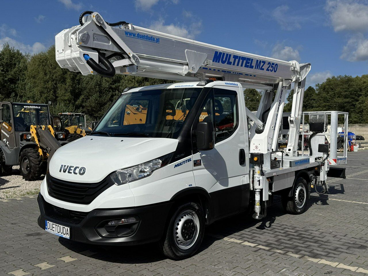 Iveco Daily 35S14 - Camión con plataforma elevadora: foto 2 Iveco Daily 35S14 - Camión con plataforma elevadora: foto 2
