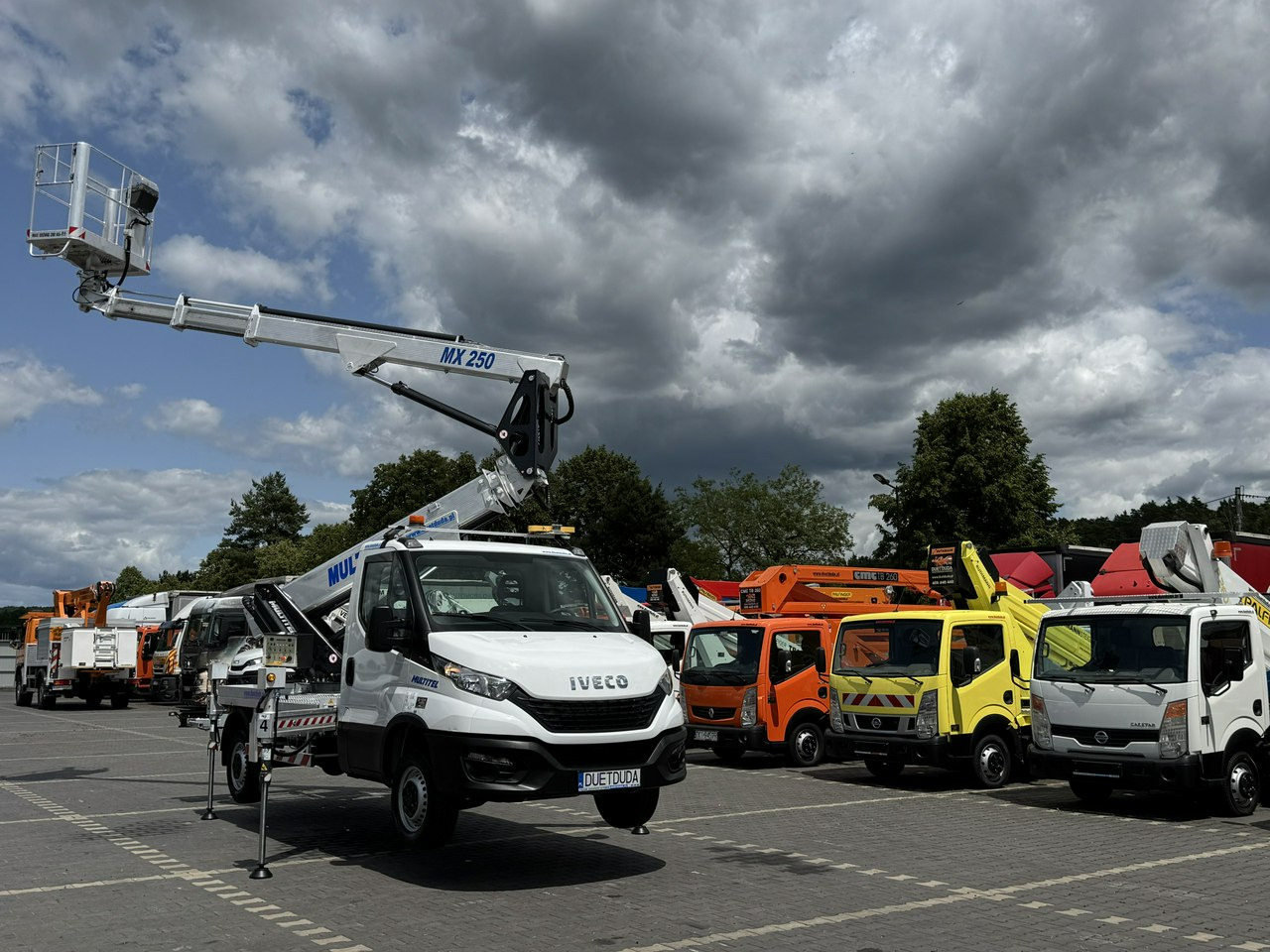 Camión con plataforma elevadora Iveco Daily 35S14: foto 7