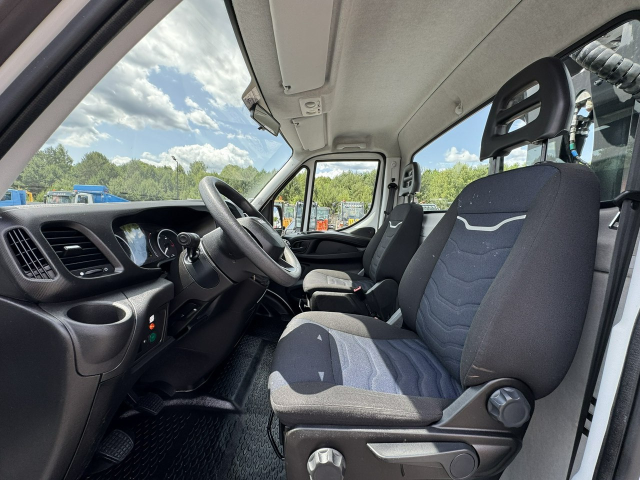 Camión con plataforma elevadora Iveco Daily 35S14: foto 24