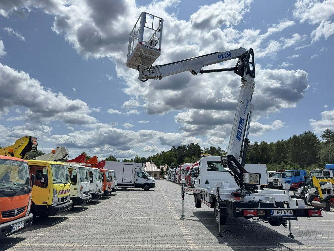 Camión con plataforma elevadora Iveco Daily 35S14: foto 23