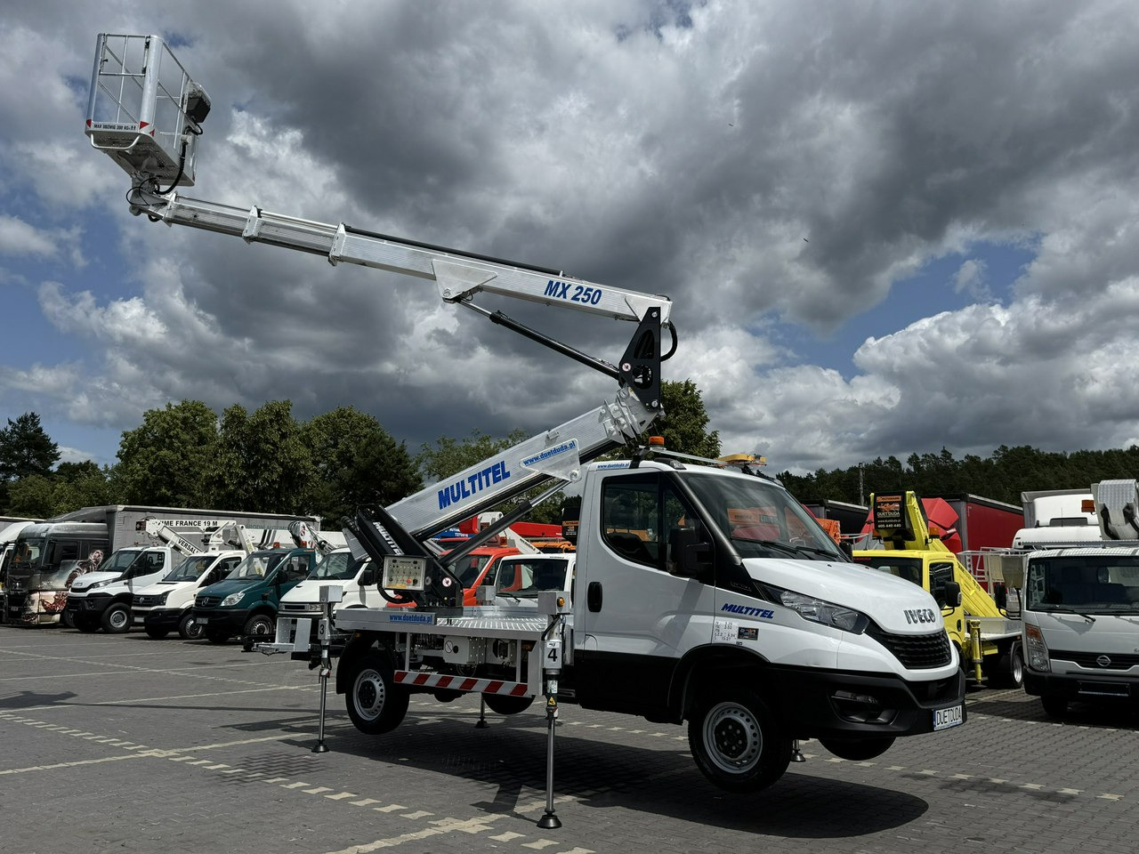 Iveco Daily 35S14 - Camión con plataforma elevadora: foto 4 Iveco Daily 35S14 - Camión con plataforma elevadora: foto 4