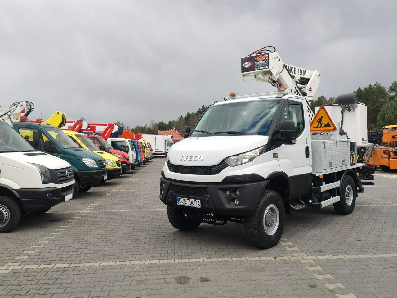 Camión con plataforma elevadora Iveco Daily 55S17W 4x4 Zwyżka 19m Versalift Lat 55 TB Time France: foto 12