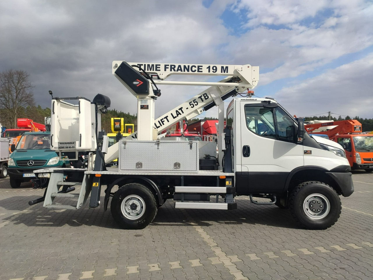 Camión con plataforma elevadora Iveco Daily 55S17W 4x4 Zwyżka 19m Versalift Lat 55 TB Time France: foto 10