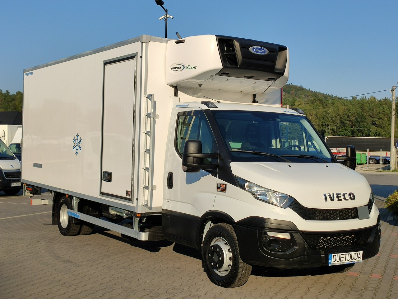 Iveco Daily 70C17 Mroźnia Ściana Grodziowa Multitemperatura - Frigorífico furgoneta: foto 2 Iveco Daily 70C17 Mroźnia Ściana Grodziowa Multitemperatura - Frigorífico furgoneta: foto 2