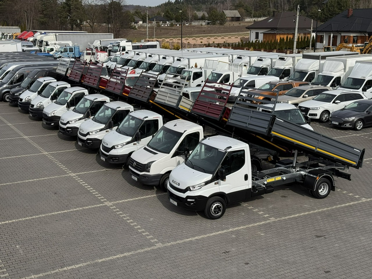 Iveco Daily 70C18 V H (72C18) Wywrotka 3-stronna Nowa Zabudowa - Volquete camión: foto 4 Iveco Daily 70C18 V H (72C18) Wywrotka 3-stronna Nowa Zabudowa - Volquete camión: foto 4