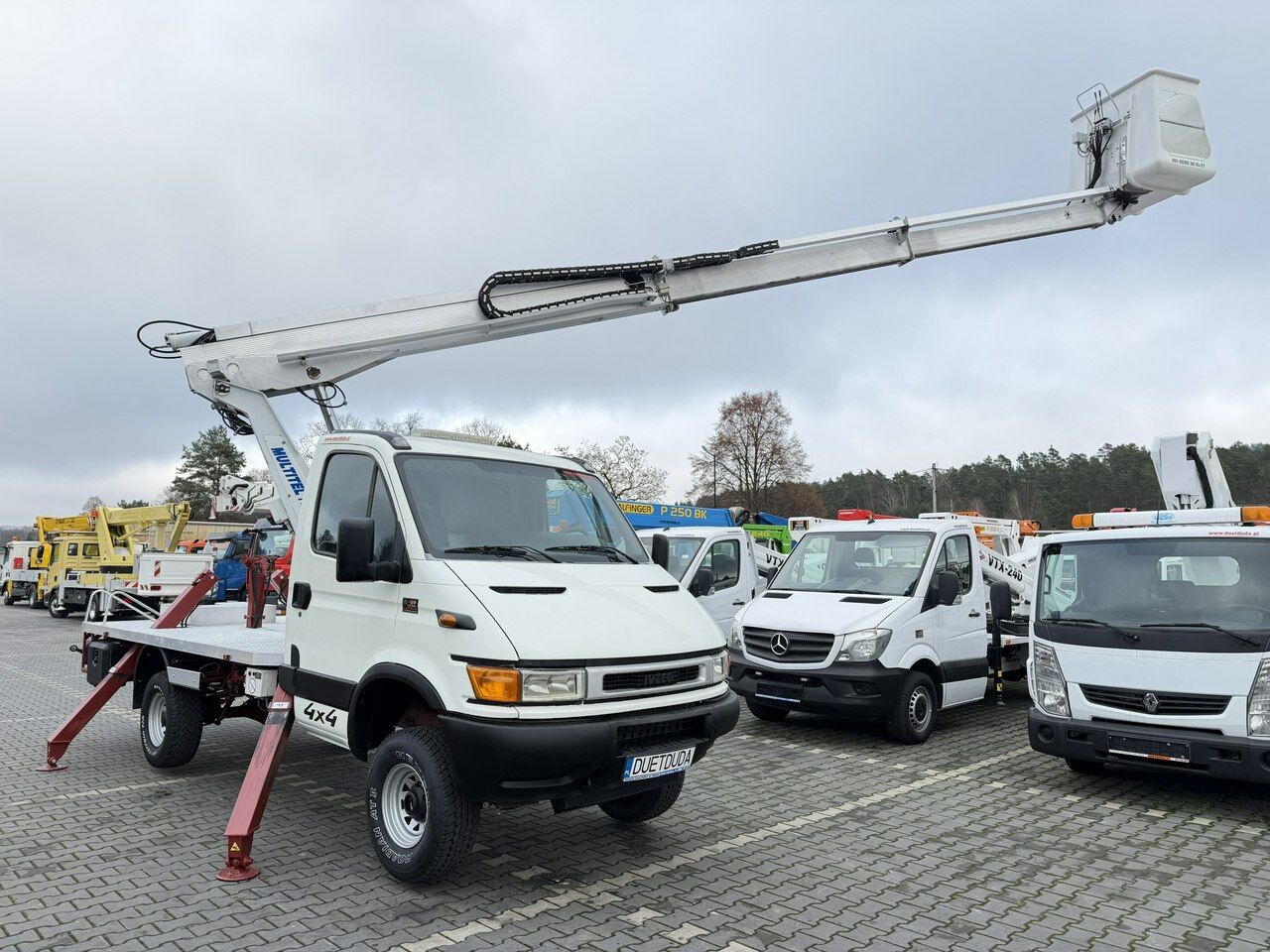 Iveco Daily - Camión con plataforma elevadora: foto 3 Iveco Daily - Camión con plataforma elevadora: foto 3