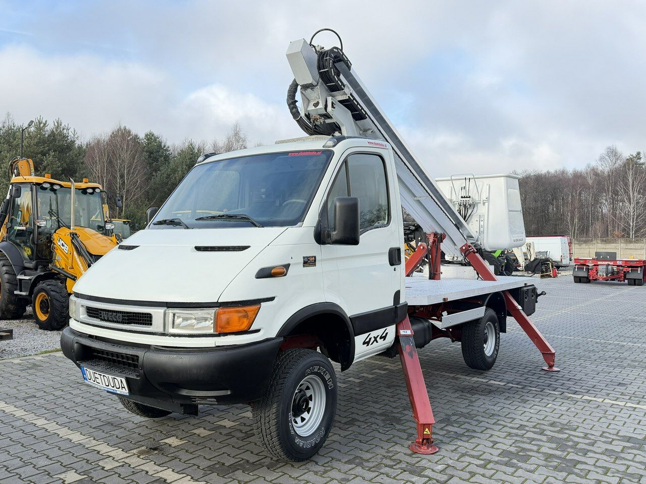 Iveco Daily - Camión con plataforma elevadora: foto 4 Iveco Daily - Camión con plataforma elevadora: foto 4