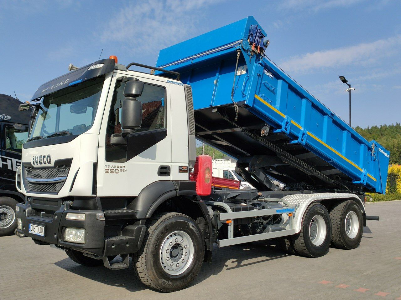 Iveco Trakker 360 EEV Manual 6x4 Wywrot 3-stronny Hydroburta Bok i Tył - Volquete camión: foto 3 Iveco Trakker 360 EEV Manual 6x4 Wywrot 3-stronny Hydroburta Bok i Tył - Volquete camión: foto 3