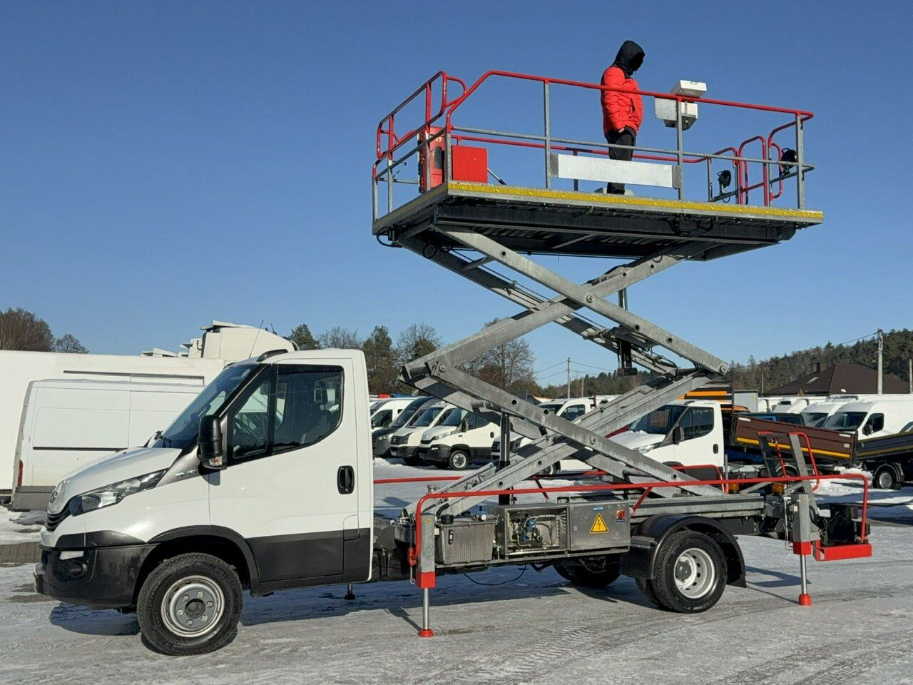 Iveco Zwyżka Podnośnik Nożycowy Franke FHB 6.3 Platforma Serwisowa - Camión con plataforma elevadora: foto 3 Iveco Zwyżka Podnośnik Nożycowy Franke FHB 6.3 Platforma Serwisowa - Camión con plataforma elevadora: foto 3
