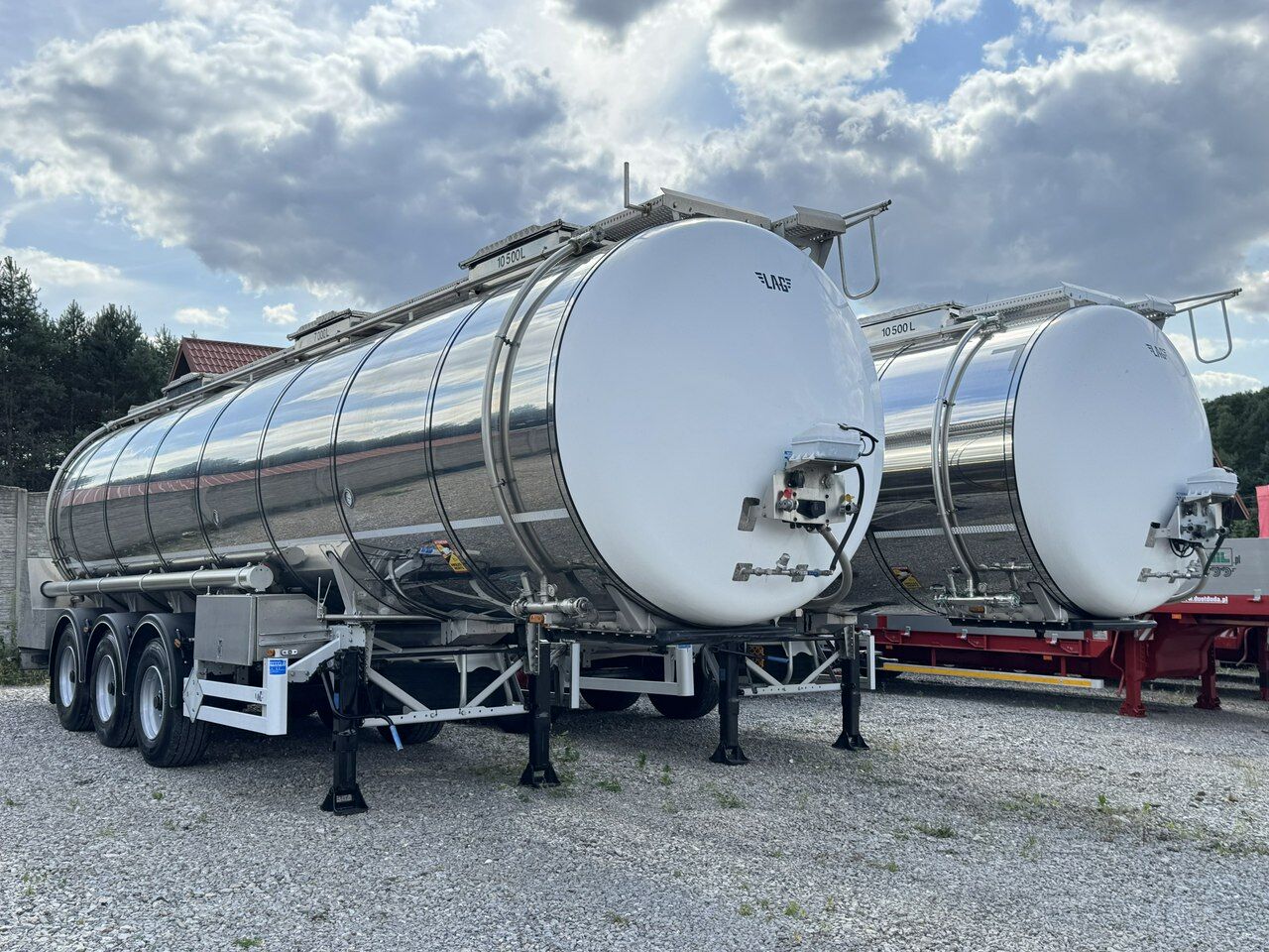 Lag Spożywcza Magyar Izolowana Webasto Pompa Elektryczna do Zrzutu - Cisterna semirremolque: foto 1 Lag Spożywcza Magyar Izolowana Webasto Pompa Elektryczna do Zrzutu - Cisterna semirremolque: foto 1