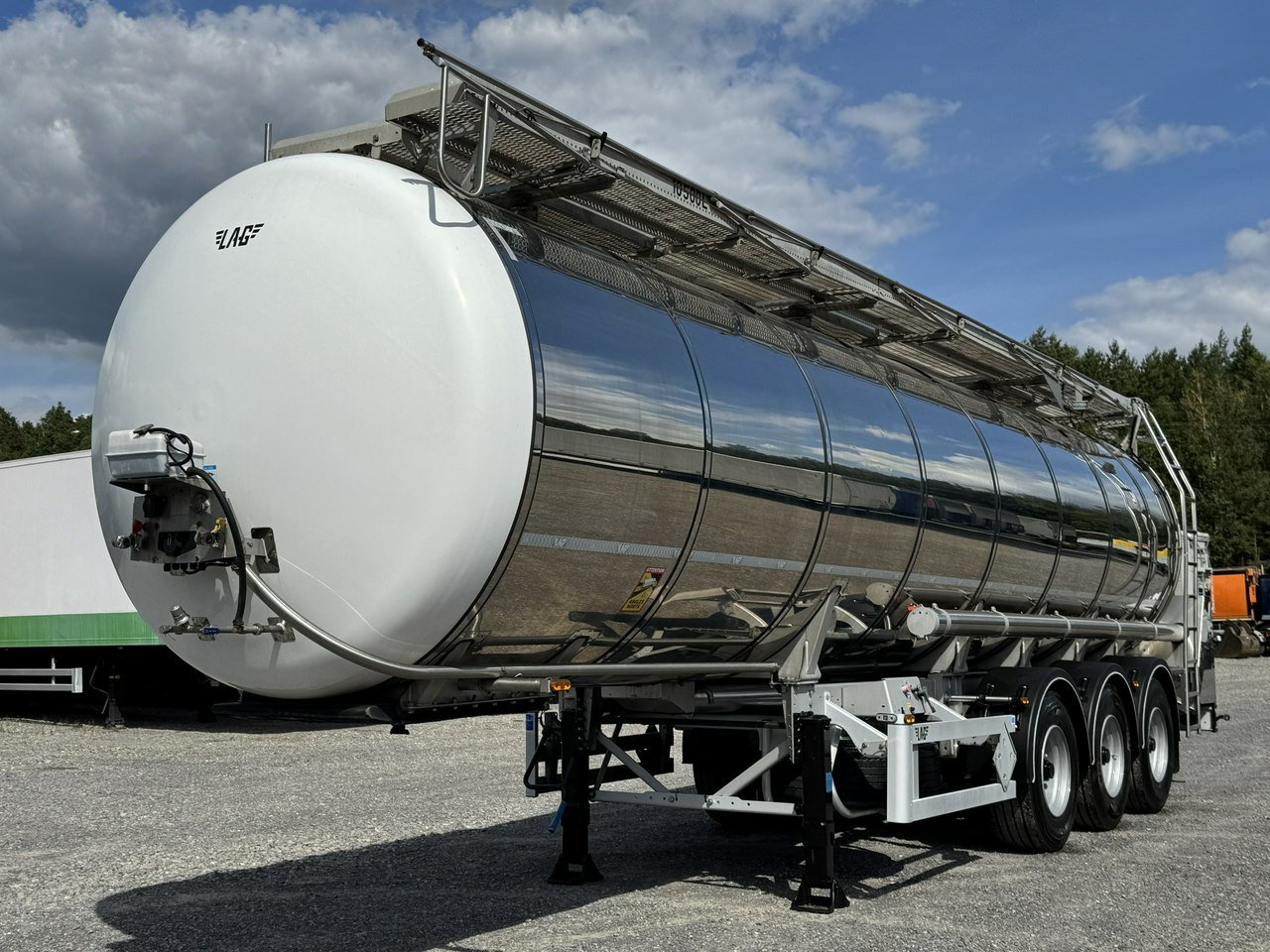 Lag Spożywcza Magyar Izolowana Webasto Pompa Elektryczna do Zrzutu - Cisterna semirremolque: foto 2 Lag Spożywcza Magyar Izolowana Webasto Pompa Elektryczna do Zrzutu - Cisterna semirremolque: foto 2