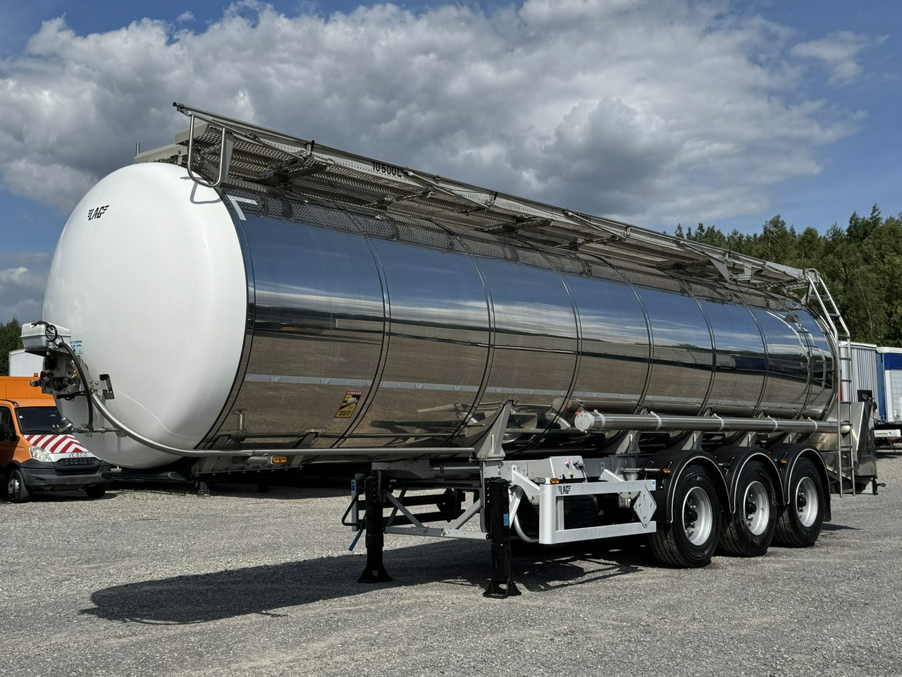 Lag Spożywcza Magyar Izolowana Webasto Pompa Elektryczna do Zrzutu - Cisterna semirremolque: foto 4 Lag Spożywcza Magyar Izolowana Webasto Pompa Elektryczna do Zrzutu - Cisterna semirremolque: foto 4