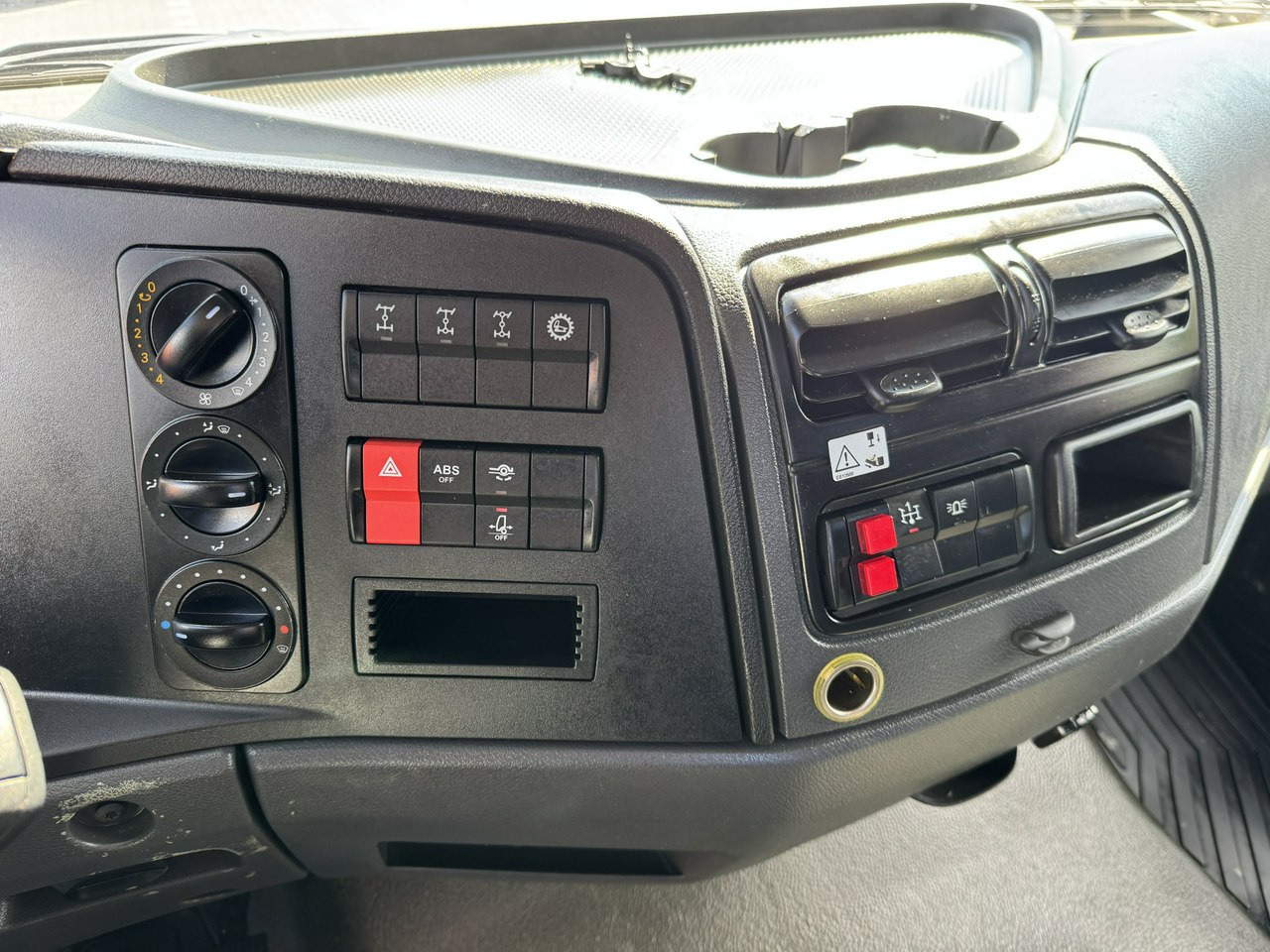 Leasing financiero de Mercedes Atego 818 E6 4x4 Zwyżka PALFINGER P250 BK Podnośnik Koszowy leasing Mercedes Atego 818 E6 4x4 Zwyżka PALFINGER P250 BK Podnośnik Koszowy: foto 38 Leasing financiero de Mercedes Atego 818 E6 4x4 Zwyżka PALFINGER P250 BK Podnośnik Koszowy leasing Mercedes Atego 818 E6 4x4 Zwyżka PALFINGER P250 BK Podnośnik Koszowy: foto 38