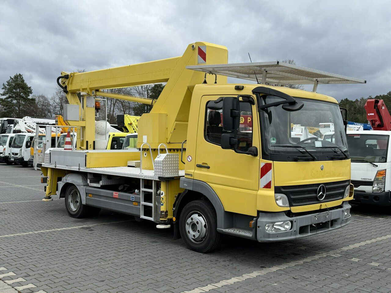 Mercedes Atego Zwyżka WUMAG WT 170 17m w bok 12m Mały przebieg - Camión con plataforma elevadora: foto 1 Mercedes Atego Zwyżka WUMAG WT 170 17m w bok 12m Mały przebieg - Camión con plataforma elevadora: foto 1