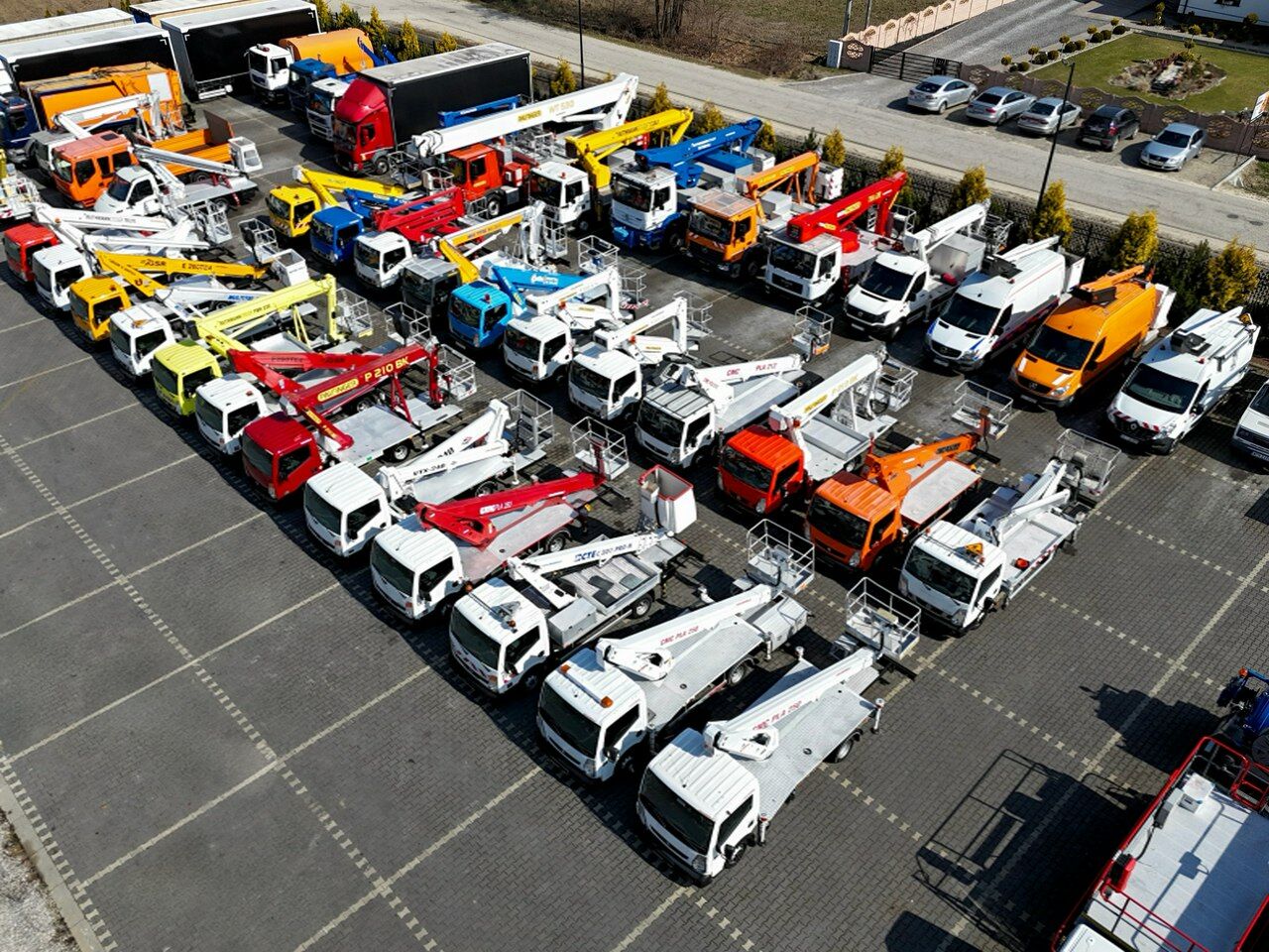 Mercedes Atego Zwyżka WUMAG WT 170 17m w bok 12m Mały przebieg - Camión con plataforma elevadora: foto 2 Mercedes Atego Zwyżka WUMAG WT 170 17m w bok 12m Mały przebieg - Camión con plataforma elevadora: foto 2