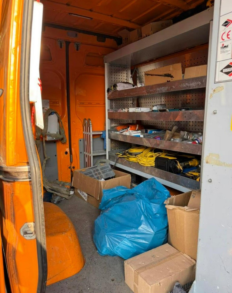 Mercedes Sprinter - Camión con plataforma elevadora: foto 3 Mercedes Sprinter - Camión con plataforma elevadora: foto 3