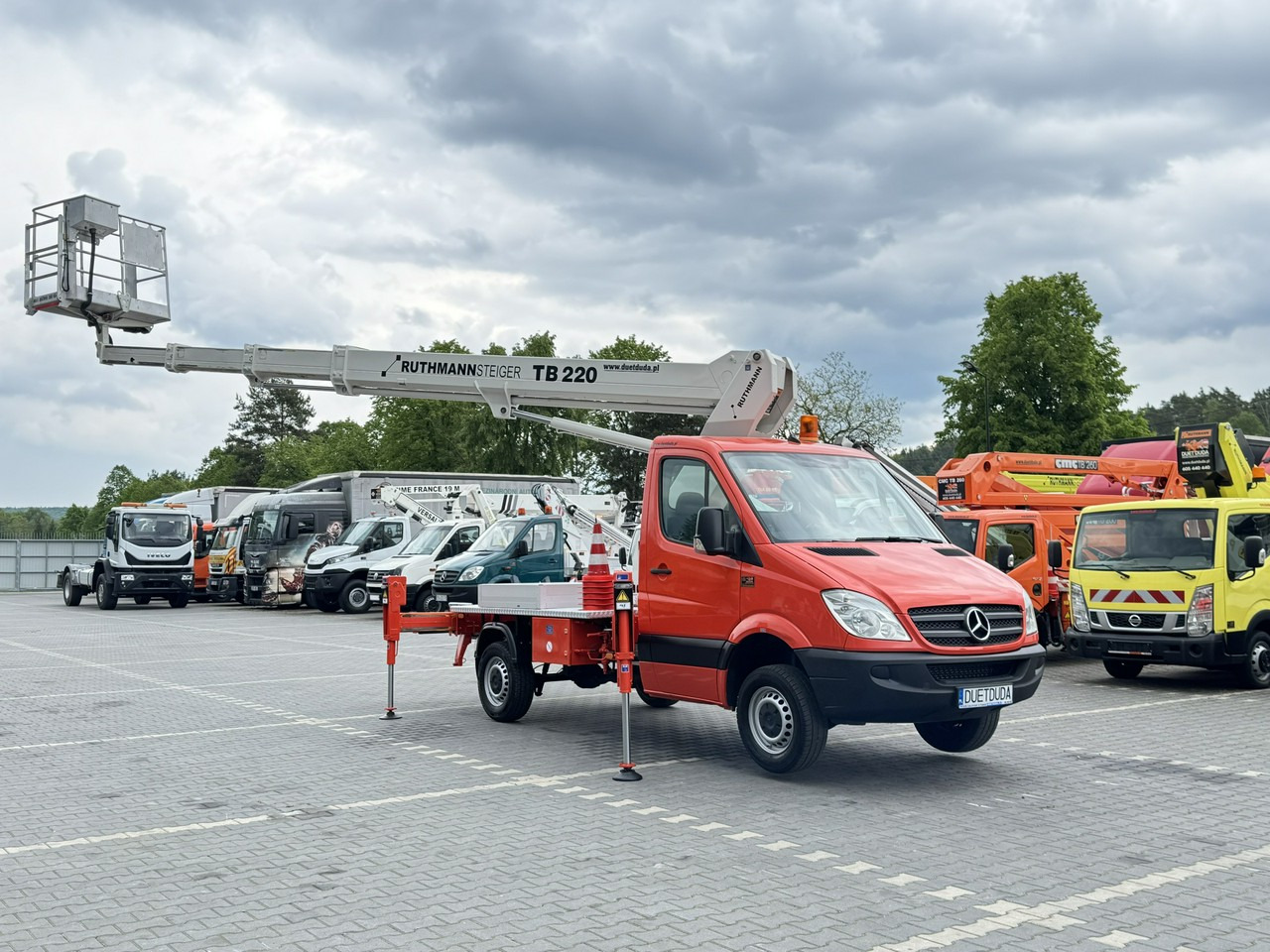 Mercedes Sprinter - Camión con plataforma elevadora: foto 5 Mercedes Sprinter - Camión con plataforma elevadora: foto 5