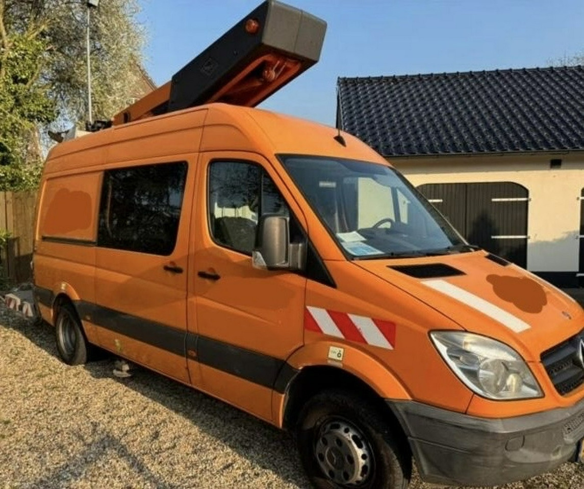 Mercedes Sprinter - Camión con plataforma elevadora: foto 1 Mercedes Sprinter - Camión con plataforma elevadora: foto 1