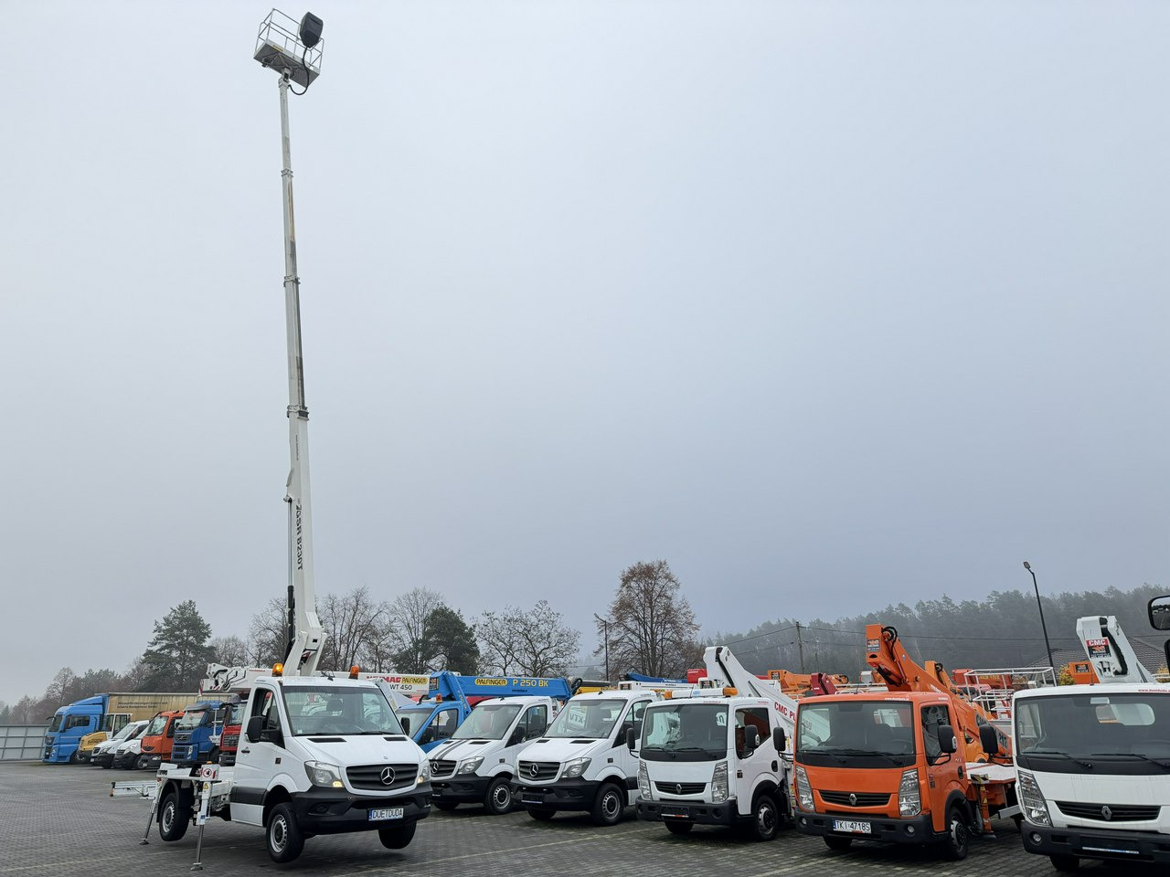 Mercedes Sprinter - Camión con plataforma elevadora: foto 5 Mercedes Sprinter - Camión con plataforma elevadora: foto 5