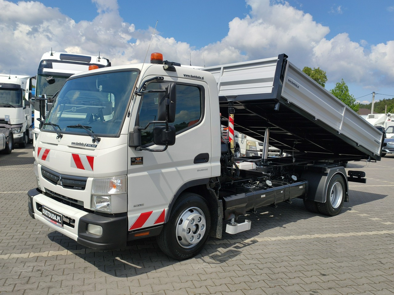 Mitsubishi Canter Fuso 9C18 3.0/180KM Automat, HDS FASSI F30 Wywrotka 3-str - Volquete camión: foto 3 Mitsubishi Canter Fuso 9C18 3.0/180KM Automat, HDS FASSI F30 Wywrotka 3-str - Volquete camión: foto 3