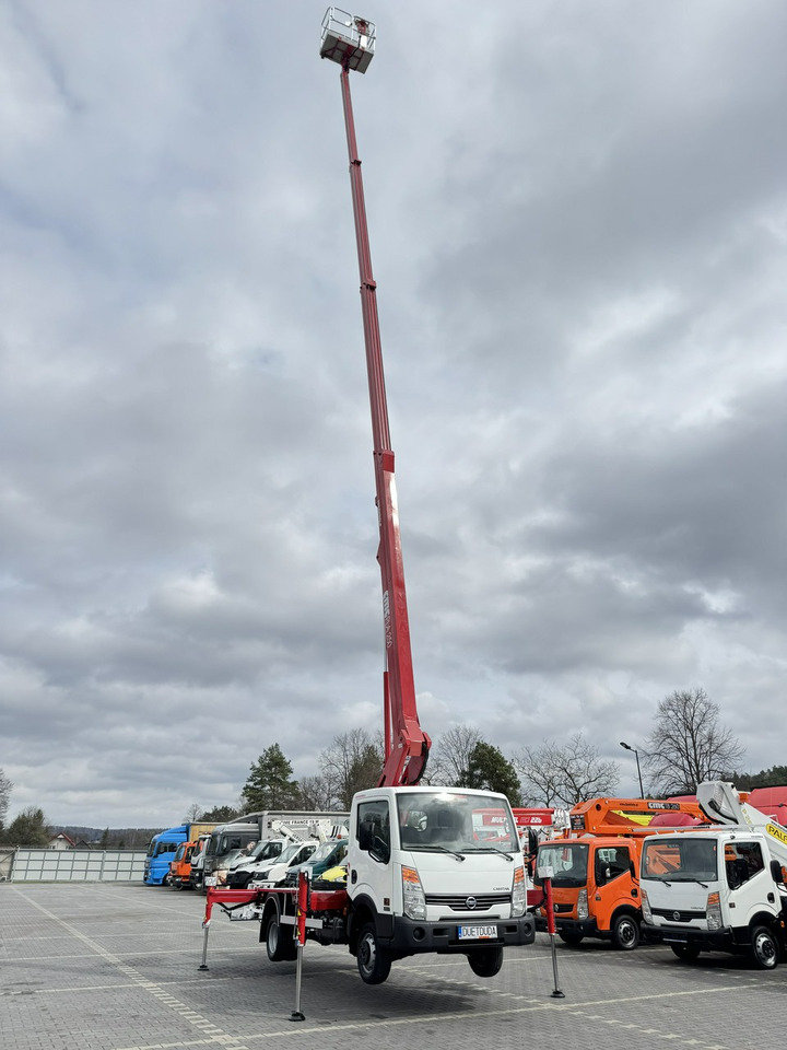 Nissan Cabstar - Camión con plataforma elevadora: foto 2 Nissan Cabstar - Camión con plataforma elevadora: foto 2