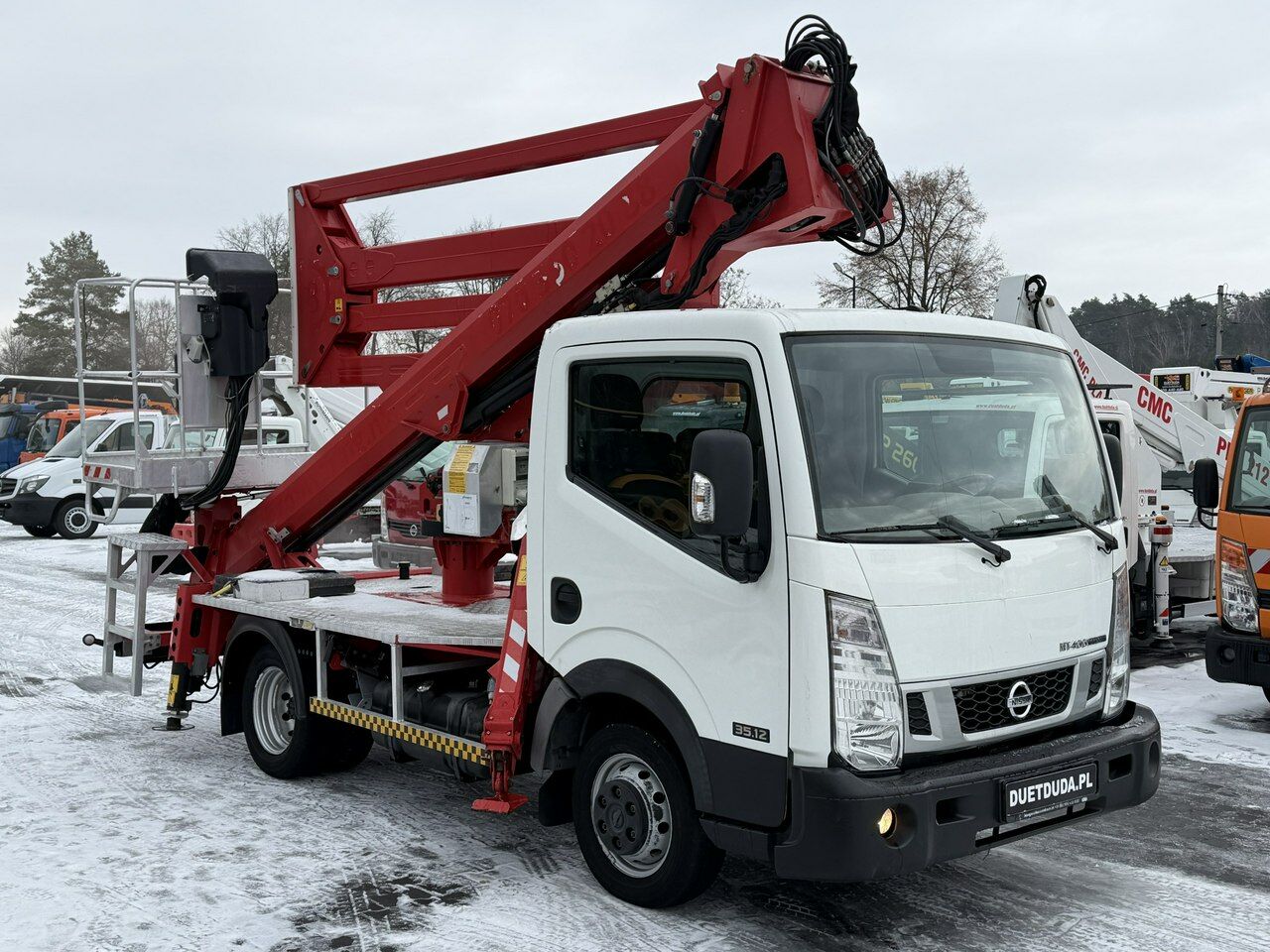 Nissan Cabstar - Camión con plataforma elevadora: foto 2 Nissan Cabstar - Camión con plataforma elevadora: foto 2