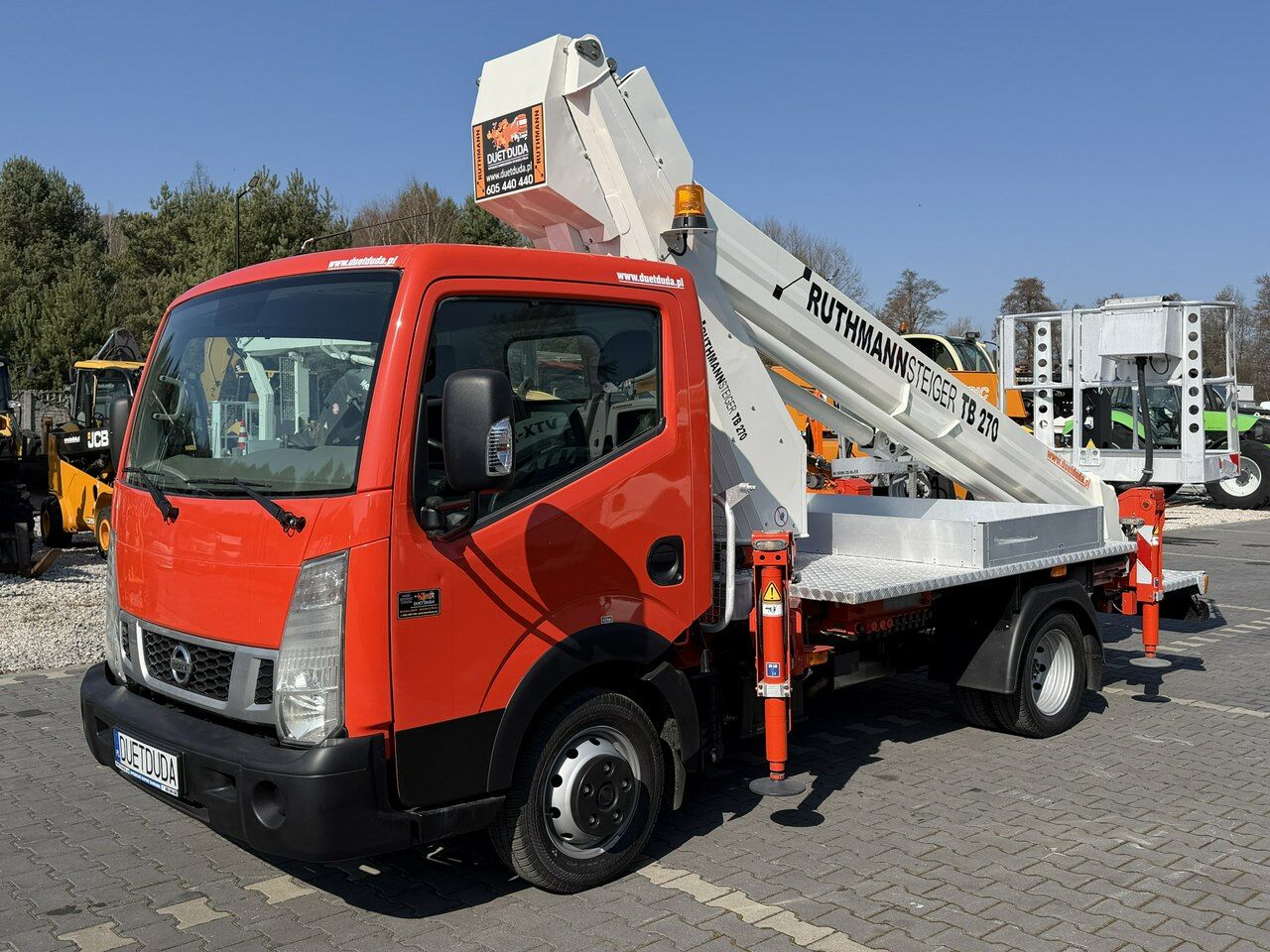 Nissan Cabstar - Camión con plataforma elevadora: foto 2 Nissan Cabstar - Camión con plataforma elevadora: foto 2