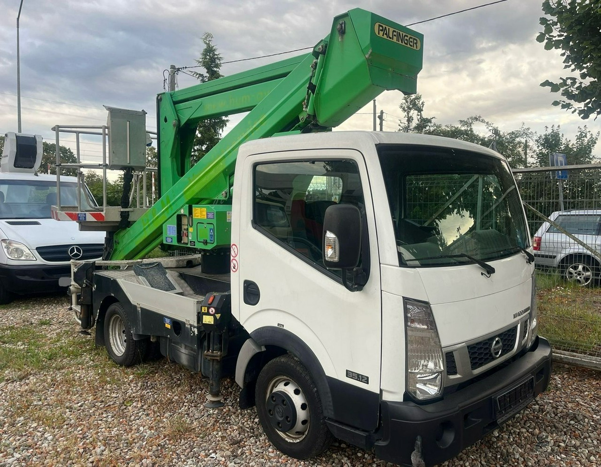 Nissan Cabstar Zwyżka Podmośnik Koszowy PALFINGER P240 AXE UDT - Camión con plataforma elevadora: foto 1 Nissan Cabstar Zwyżka Podmośnik Koszowy PALFINGER P240 AXE UDT - Camión con plataforma elevadora: foto 1