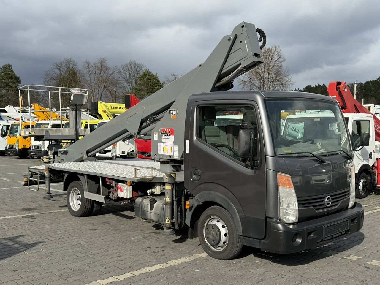 Renault Maxity - Camión con plataforma elevadora: foto 1 Renault Maxity - Camión con plataforma elevadora: foto 1