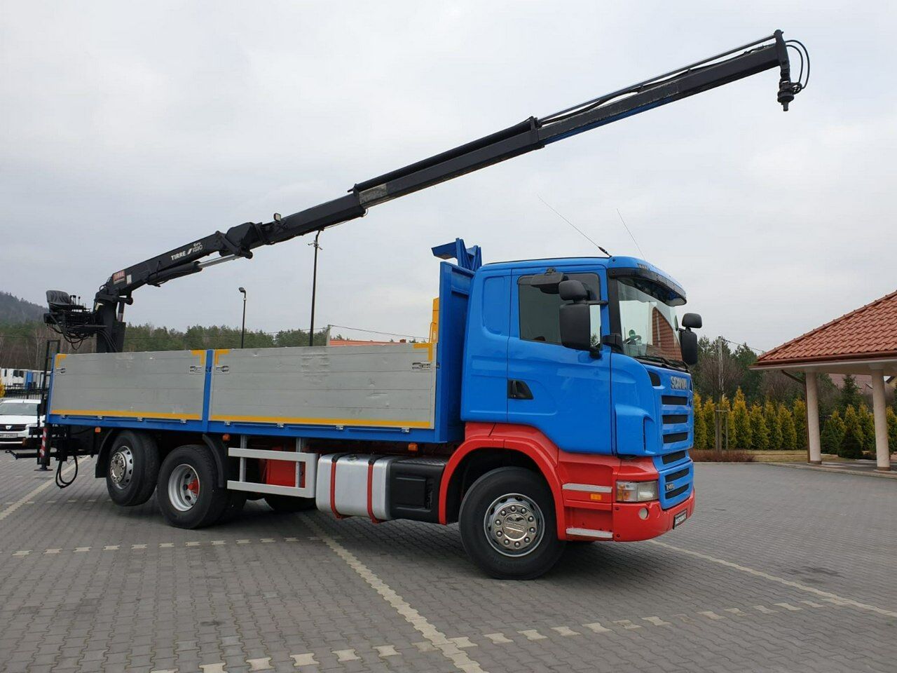 Scania R 400 LB 6x2 HDS Budowlanka Widły Oś Skrętna Super Stan - Camión caja abierta, Camión grúa: foto 1 Scania R 400 LB 6x2 HDS Budowlanka Widły Oś Skrętna Super Stan - Camión caja abierta, Camión grúa: foto 1