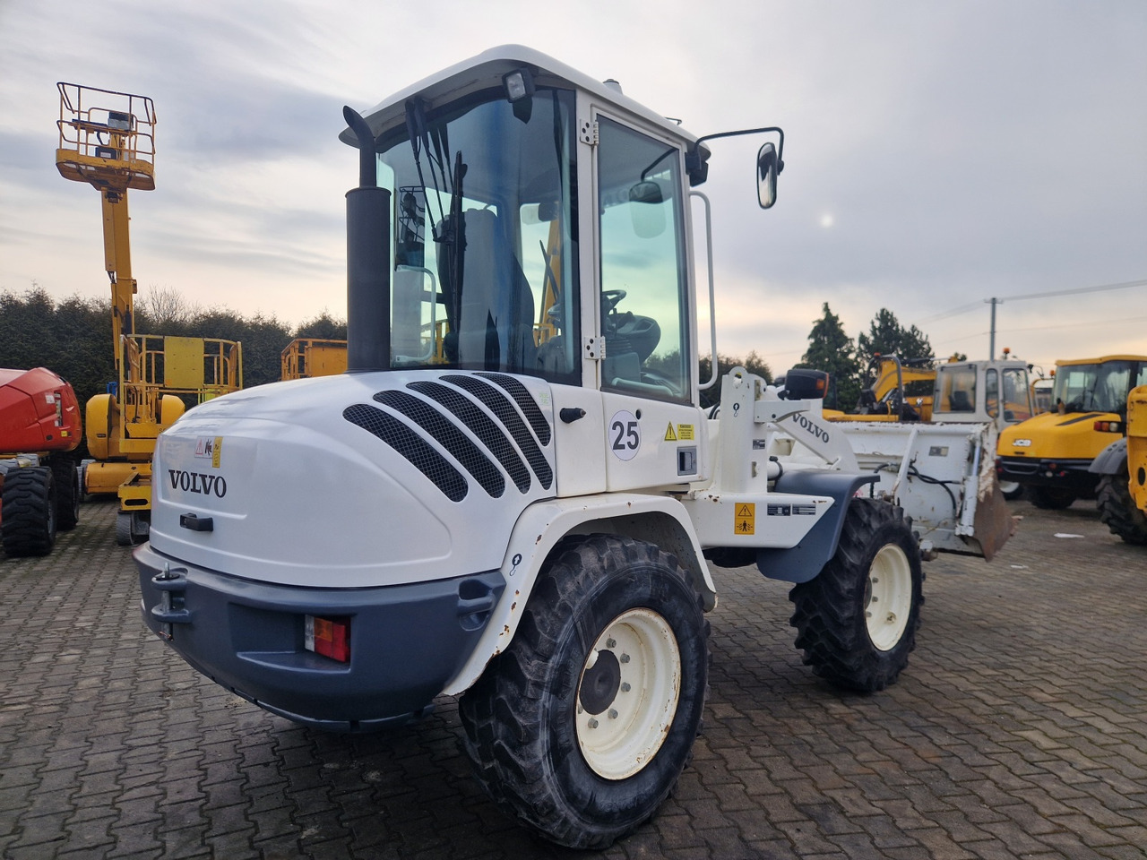 VOLVO L 30 B – Z/X - Cargadora de ruedas: foto 3 VOLVO L 30 B – Z/X - Cargadora de ruedas: foto 3