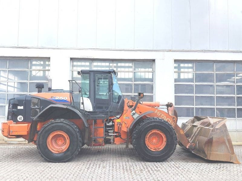 Hitachi ZW 250-6 - Cargadora de ruedas: foto 5 Hitachi ZW 250-6 - Cargadora de ruedas: foto 5