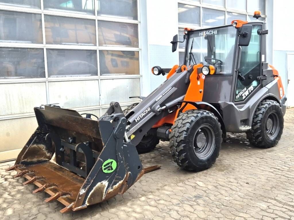 Hitachi ZW 75-6 - Minicargadora: foto 2 Hitachi ZW 75-6 - Minicargadora: foto 2