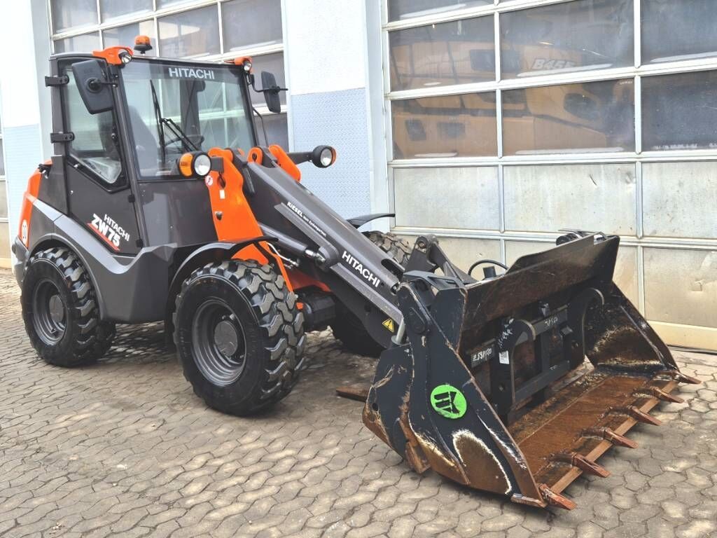 Hitachi ZW 75-6 - Minicargadora: foto 4 Hitachi ZW 75-6 - Minicargadora: foto 4