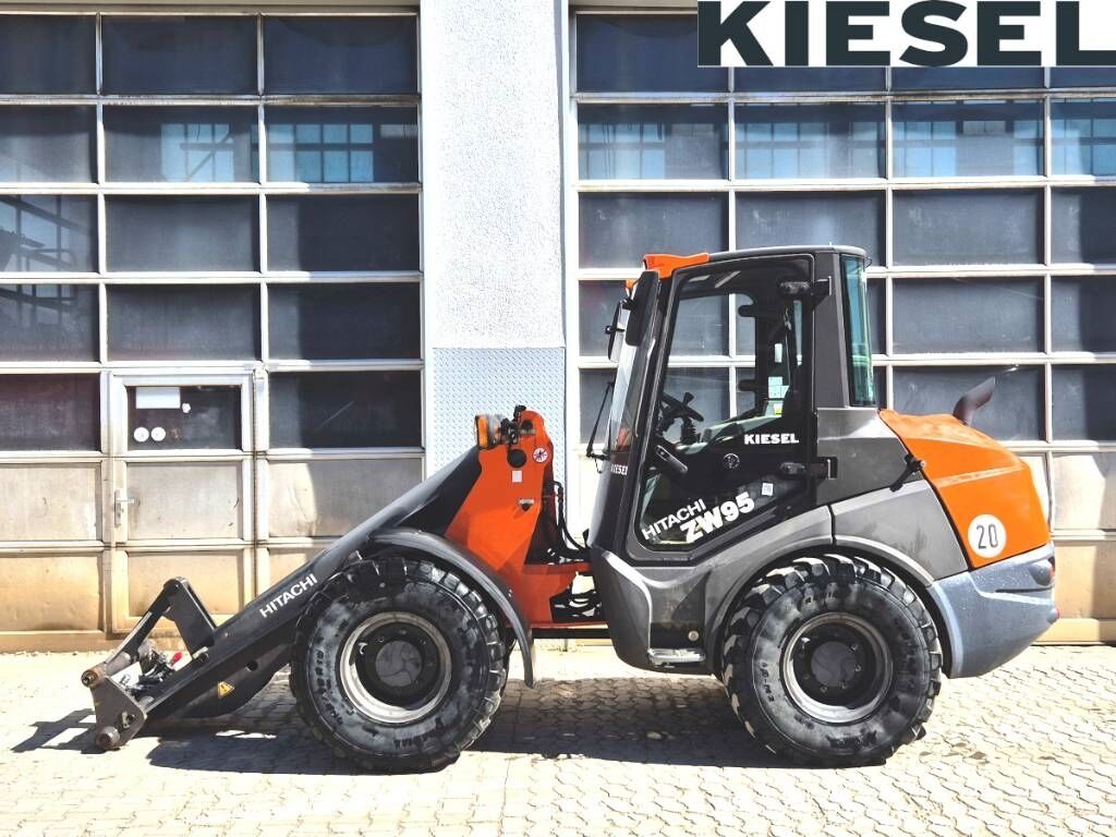 Hitachi ZW 95-6 High Lift - Minicargadora: foto 1 Hitachi ZW 95-6 High Lift - Minicargadora: foto 1