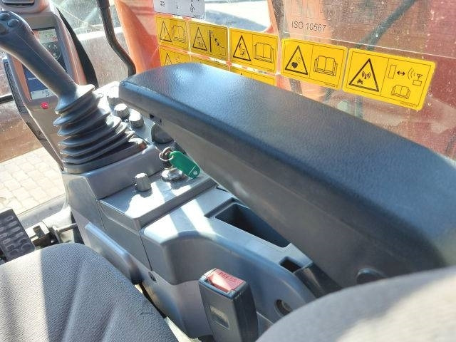 Excavadora de cadenas Hitachi ZX 135 US-6: foto 13