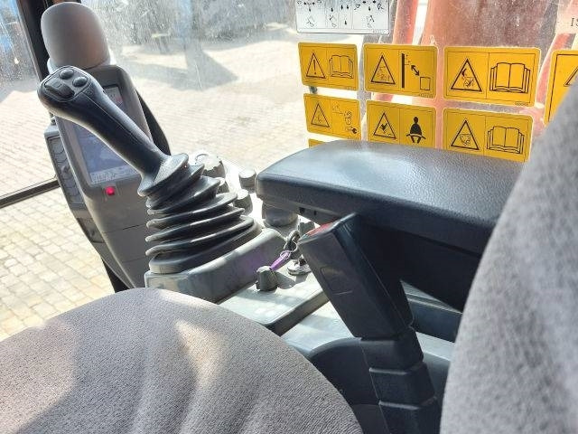 Excavadora de cadenas Hitachi ZX 225 US LC-5: foto 11
