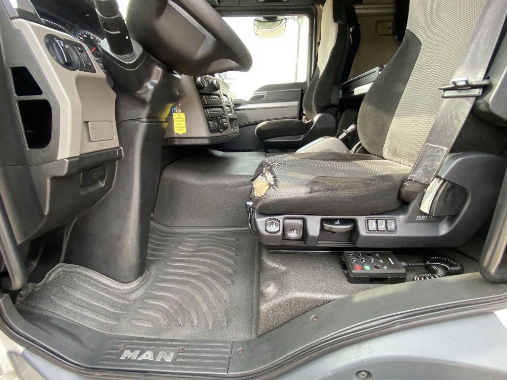 MAN TGL 12.250 4x2 BL - Camión lona: foto 4 MAN TGL 12.250 4x2 BL - Camión lona: foto 4